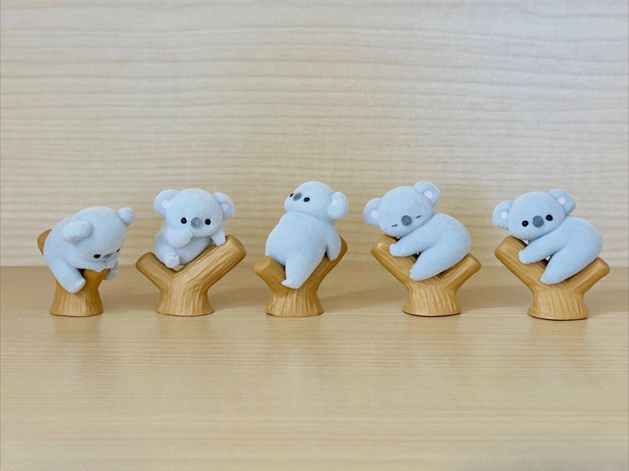 Gelbe Kapselspielzeuge, süßes  – Baby Products In Bewertung und Preis